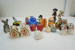 lot 22 image: Salt And Pepper shakers sets