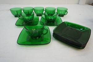 lot 34 image: retro emerald green tea set