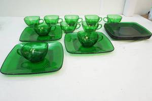 lot 35 image: vintage Anchor Hocking Forest green charm square cups and saucers