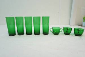 lot 37 image: vintage anchor Hocking forest green glassware