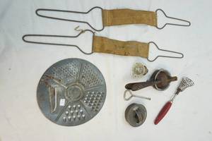 lot 68 image: vintage kitchen items