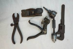 lot 77 image: vintage tools
