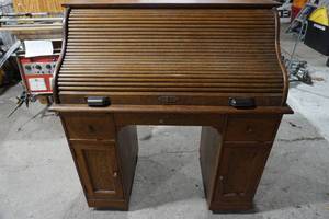 lot 123 image: roll top desk