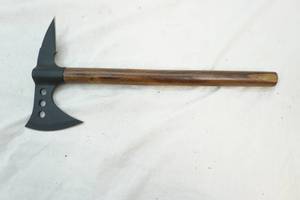 lot 124 image: throwing axe