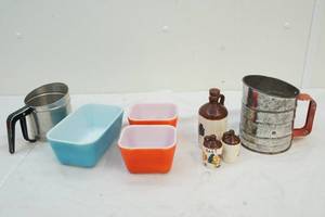 lot 129 image: kitchenware