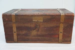 lot 130 image: chest
