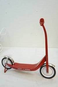 lot 143 image: Radio Flyer Scooter
