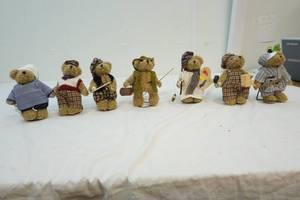 lot 153 image: teddy bears