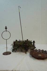 lot 160 image: holiday decor