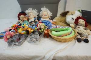 lot 186 image: childrens toys