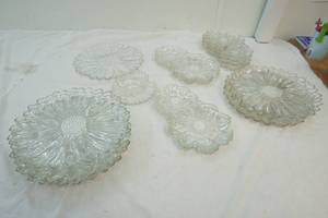 lot 192 image: vintage hazel atlas sunflower clear glass luncheon plates,