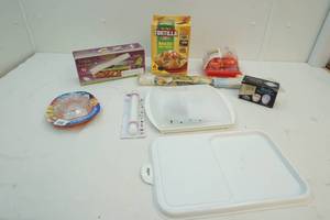 lot 212 image: Kitchen tools and gadgets