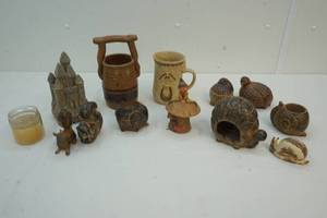 lot 226 image: Ceramic decor