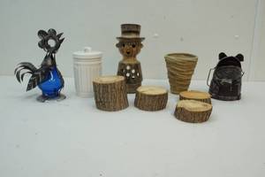 lot 239 image: Decor