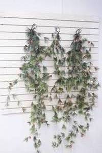 lot 253 image: Garland