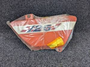 lot 1516 image: USED - Suzuki 125 RH Side Cover Panel - Part No. 47111-28000