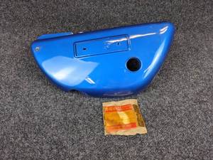 lot 1517 image: NOS - 1973-76 Suzuki TS185 Motorcycle Plastic LH Side Cover - Part No. 47211-29610