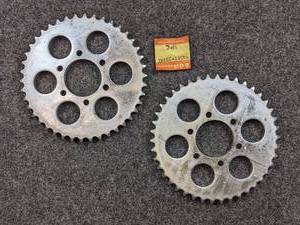 lot 1670 image: NOS - (Lot of 2) 1972 Suzuki GT380 & GT550 Rear Chain Sprockets - Part No. 64511-33741