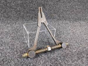 lot 1694 image: OEM Suzuki Cylinder Disassembly Jig Tool - Part No. 09912-34510