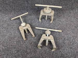 lot 1692 image: Lot of 3 Suzuki Puller Tools