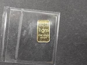 lot 4 image: 1 Gram Gold Bar...