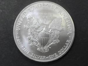 lot 6 image: (18) 2003 1 Ounce Silver Eagles...