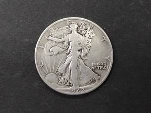 lot 36 image: 1942 Walking Libery Silver Half Dol...