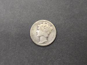 lot 69 image: 1927 Mercury Head Silver Dime...