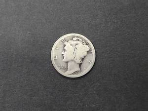 lot 70 image: 1928 Mercury Head Silver Dime...