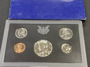 lot 114 image: 1969 Proof Coin Set...