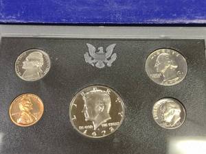 lot 117 image: 1972 Proof Coin Set...