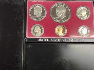 lot 120 image: 1976 Proof Coin Set...