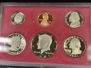 lot 126 image: 1981 Proof Coin Set...