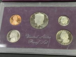 lot 131 image: 1985 Proof Coin Set...
