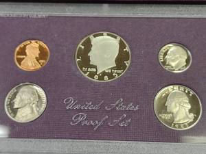 lot 132 image: 1985 Proof Coin Set...