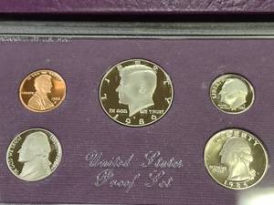 lot 133 image: 1986 Proof Coin Set...
