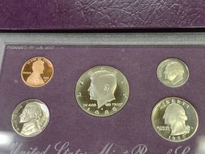 lot 135 image: 1988 Proof Coin Set...