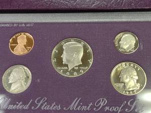 lot 136 image: 1989 Proof Coin Set...