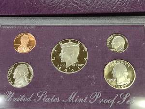 lot 138 image: 1991 Proof Coin Set...