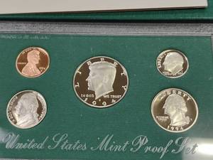 lot 141 image: 1994 Proof Coin Set...