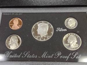 lot 147 image: 1993 Silver Proof Coin Set...