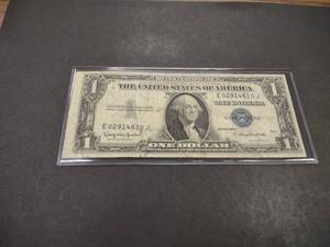 lot 173 image: 1935 H One Dollar Silver Certificat...