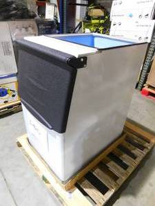 lot 23 image: Ice Maker Tub  Bin