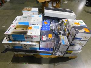 lot 75 image: WHOLESALE PALLET LOT OF KITCHEN ,BATH & TUB FAUCETS.