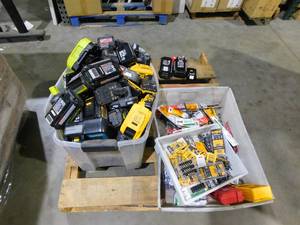 lot 91 image: Assorted lot of Batterys & Chargers - Drill Bits & Bits.