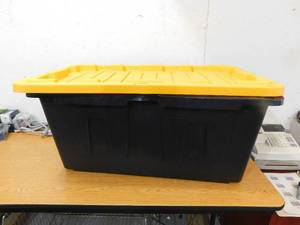lot 19 image: Project Source Commander X-large 40-Gallon (160-Quart) BlackYellow Tote with Standard Snap Lid
