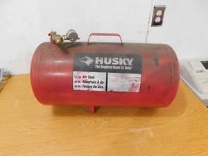 lot 21 image: Husky 11 Gallon Portable Air Tank