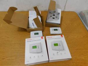 lot 70 image: (2) Honeywell Home 5-2 Day 5-2 Day Programmable Thermostat