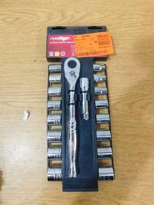 lot 106 image: Husky 38 in. Drive Ratchet and SAEMetric Standard Socket Set (18-Piece)
