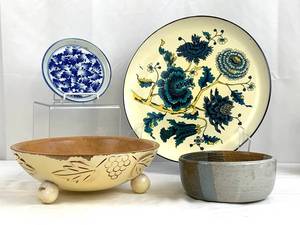 lot 51 image: Cool Vintage Pottery Platters and Bowls